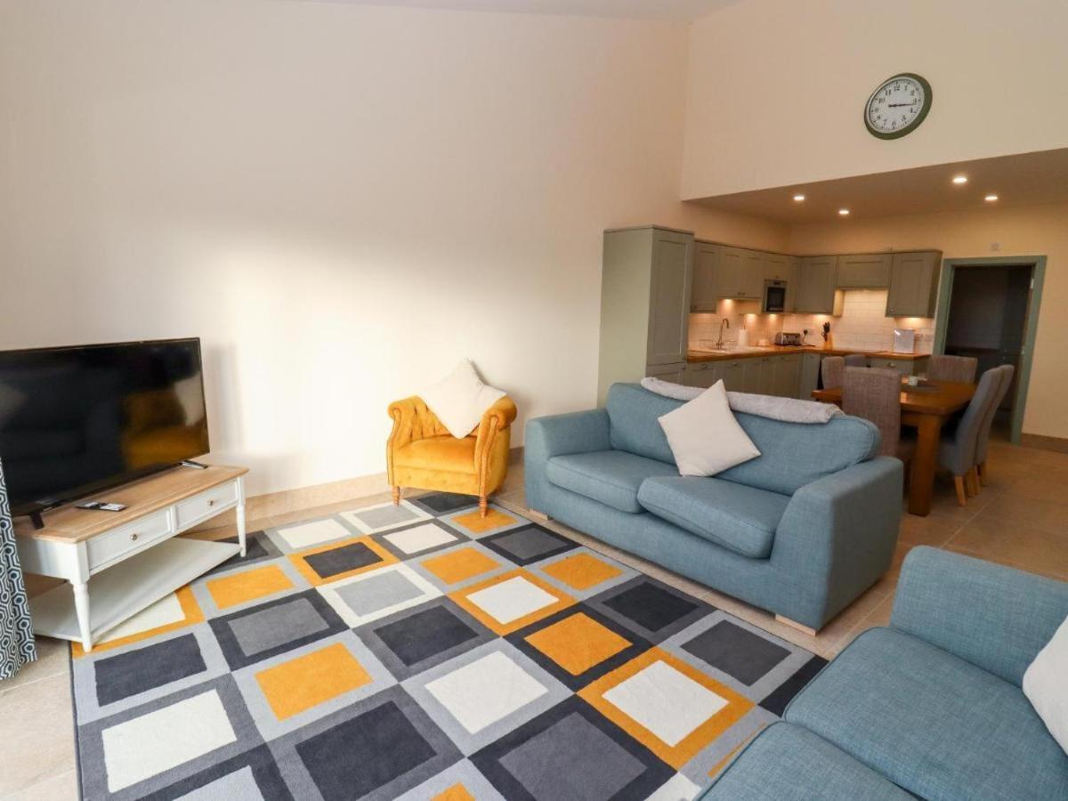 Bears Court Apartment Cheltenham Exterior photo