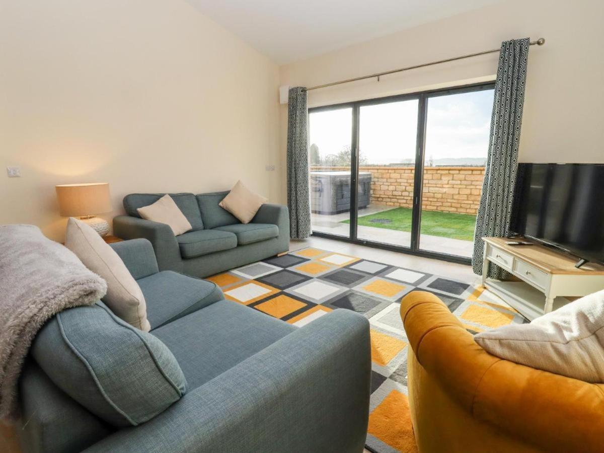 Bears Court Apartment Cheltenham Exterior photo