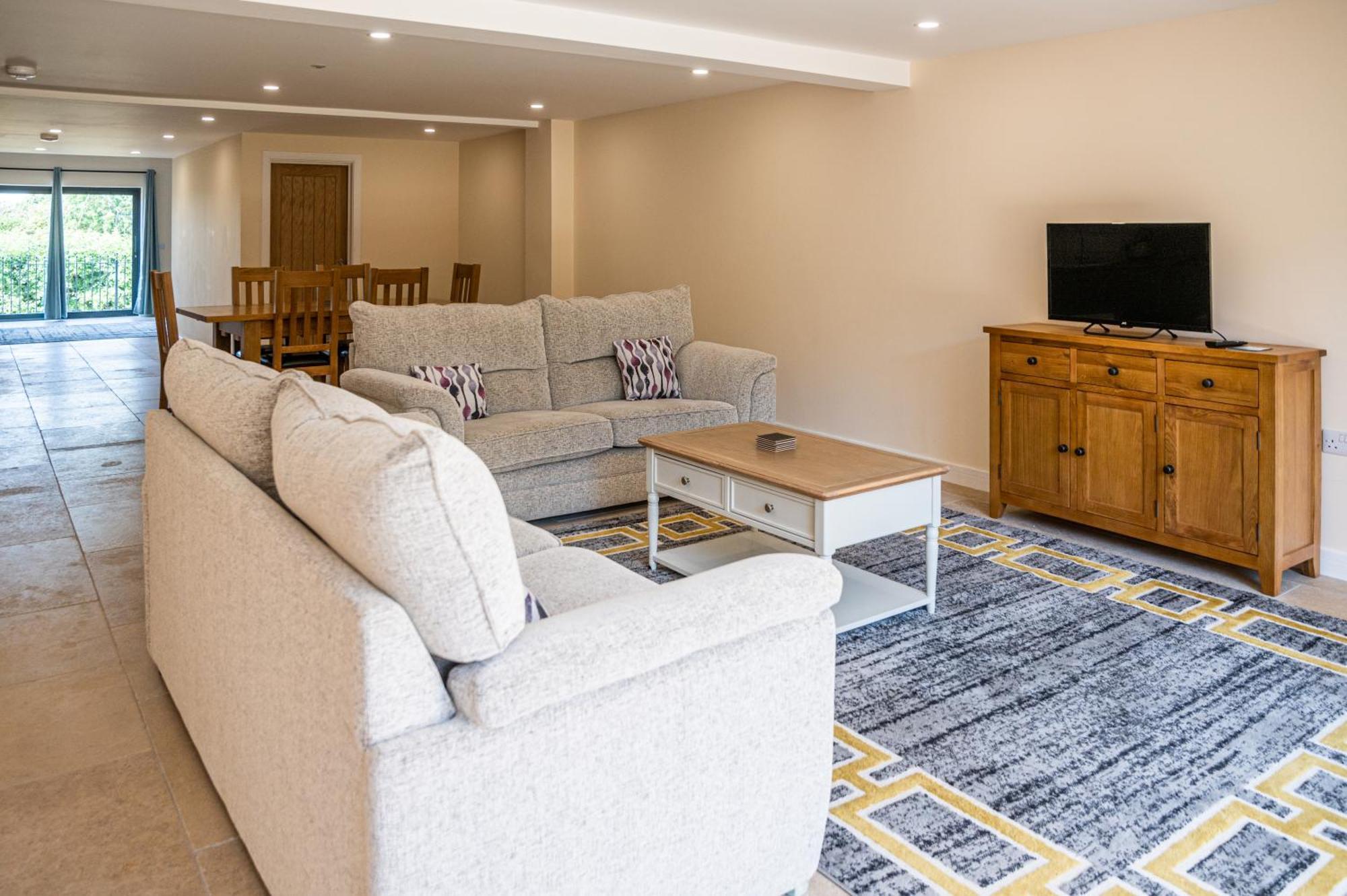 Bears Court Apartment Cheltenham Exterior photo